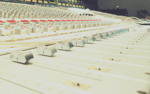 eternallyglorious:Them glitter and keys