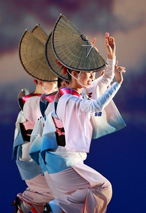 sartorialadventure: Awa Odori dancers, Japan The Awa Dance Festival (阿波踊り Awa Odori) is held from 12