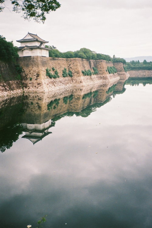 Feeling a bit shady after our epic encounters, we decided that a trip to Osaka castle might help cle