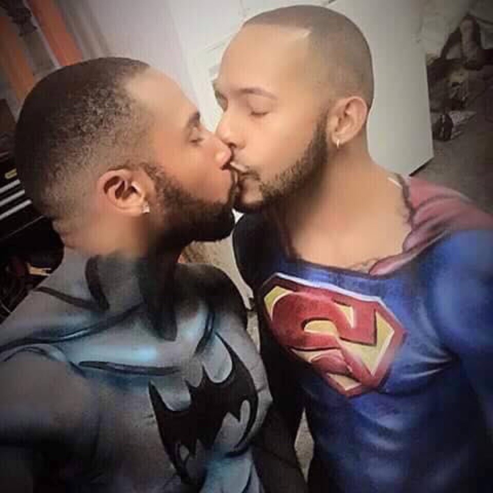 gaynerds:  I foresee that bodypaint getting smudged pretty quickly…