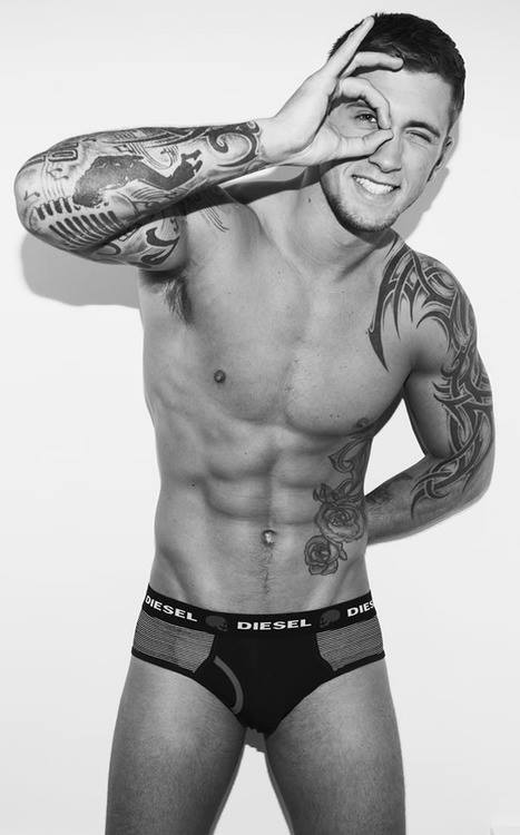 dreamyfitboys:  Him and more at Dreamy Fit Boys (18+)