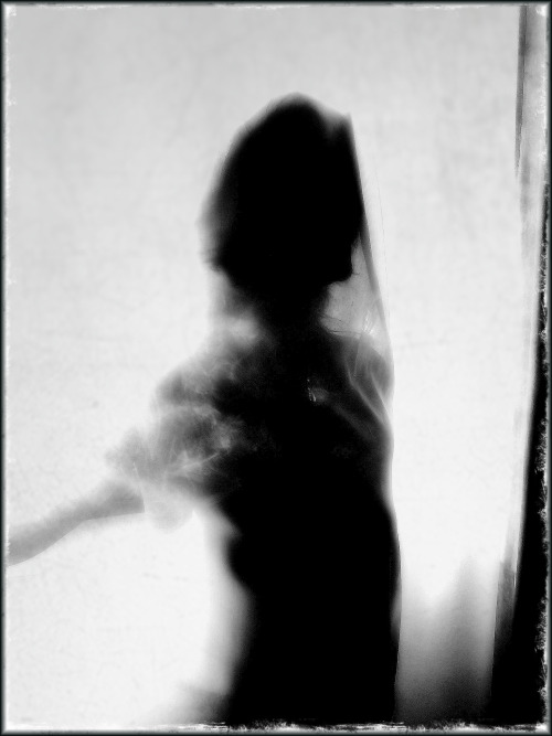 horseunderthetable:  Un soir de demi brume à Londres…© Etienne Cabranhttp://horseunderthetable.tumblr.com/