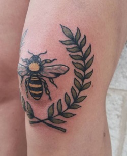 dandalf-thegay:  This tattoo is the bee’s