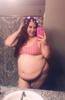 brendakthedonutgirl:  lucyyluxe:tell me how much you love my belly hang baby 😽 Fabulous, hon!