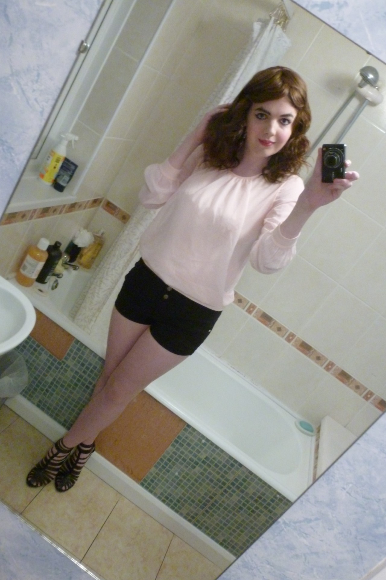lucy-cd:  PicturesThis has to be one of my many favourite outfits, so gorgeous! &lt;3
