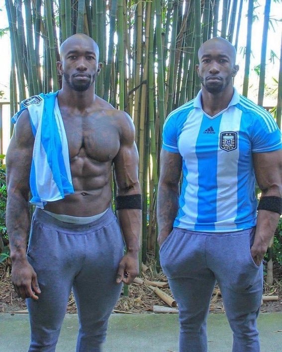 seasoned-men-of-color: yes twin 😍😍😍