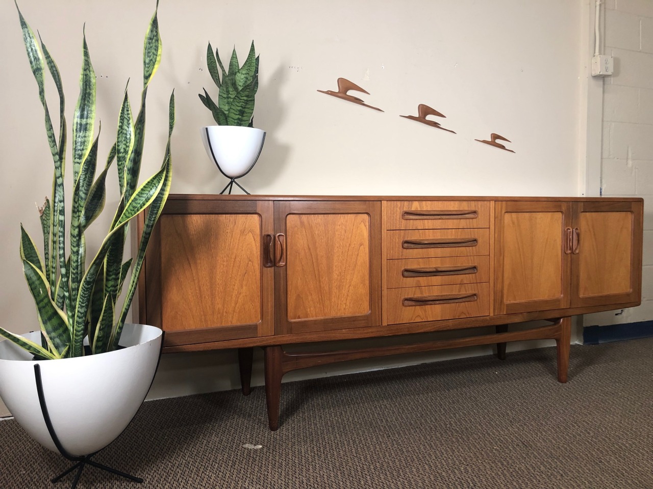 <p>7 FT Teak credenza by G Plan. Model Fresco </p>