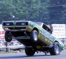 enginedynamicsinc:  The Glory Days Of Drag Racing : Bob Riggle’s Hemi Under Glass in it’s early days - August 1971 at New England Dragway in Epping, New Hampshire. 