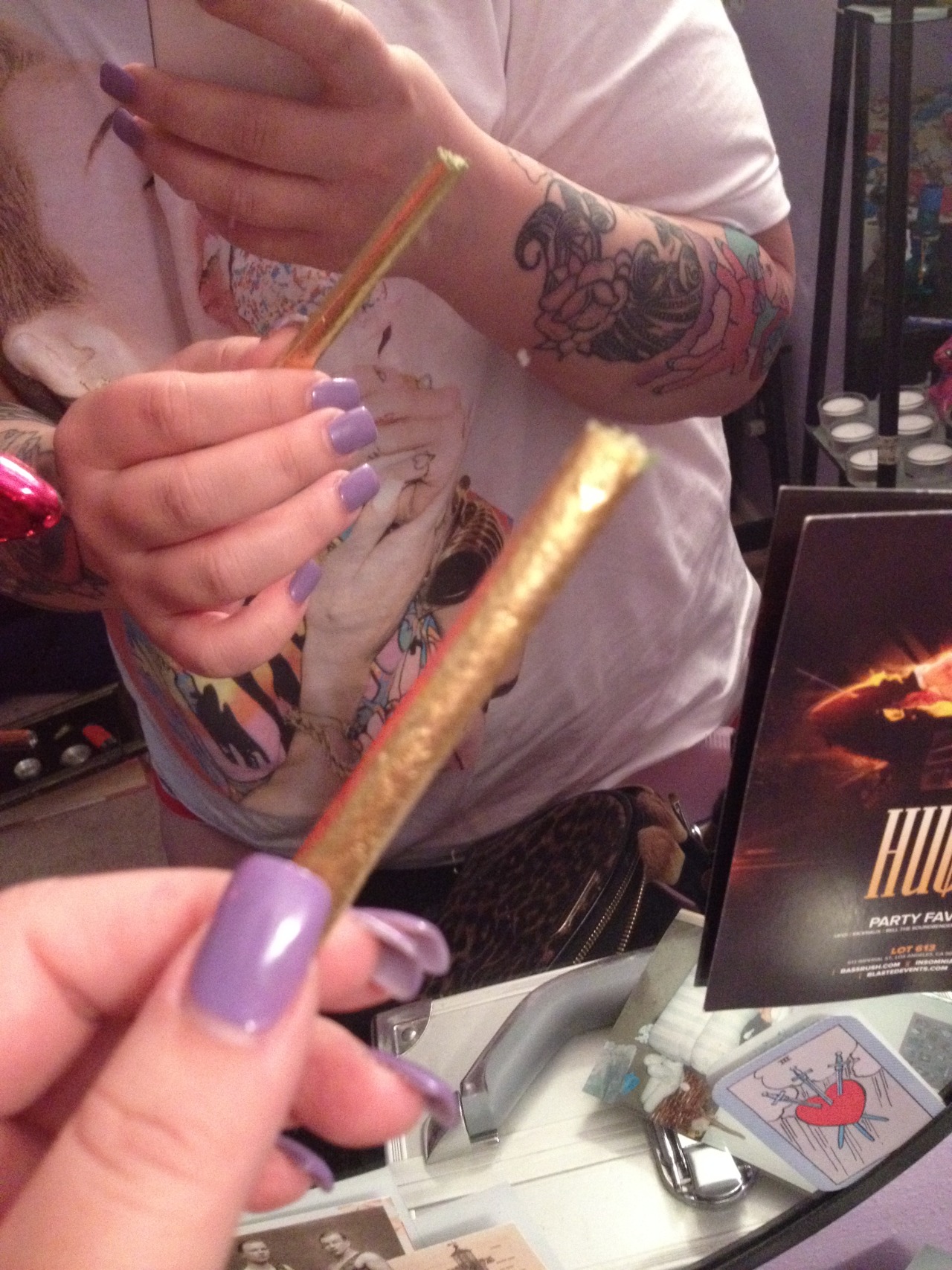 sh3wo1f13:  shine, shine papers, gold, smoke, girlswghosmokeweed