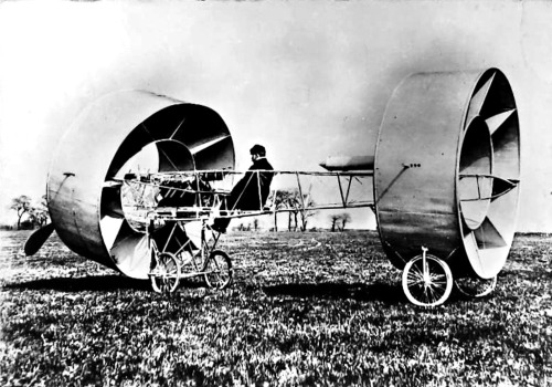 L'aéroplane Givaudan, 1909.Il a été construit sur les plans