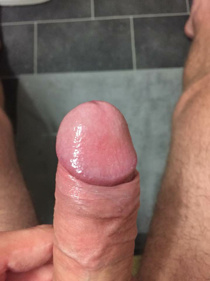 nightshowlightshow:  nakedguysfromkik:  Mark from Germany, I need to speak the language…