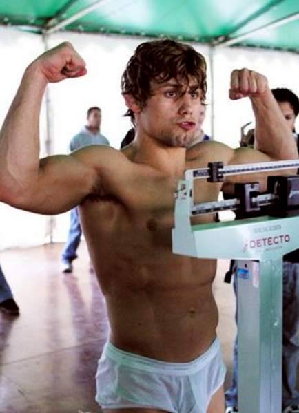 jockeywaistband:And if you haven’t seen this boxer in his briefs, lately .. Faber Urijah, gent