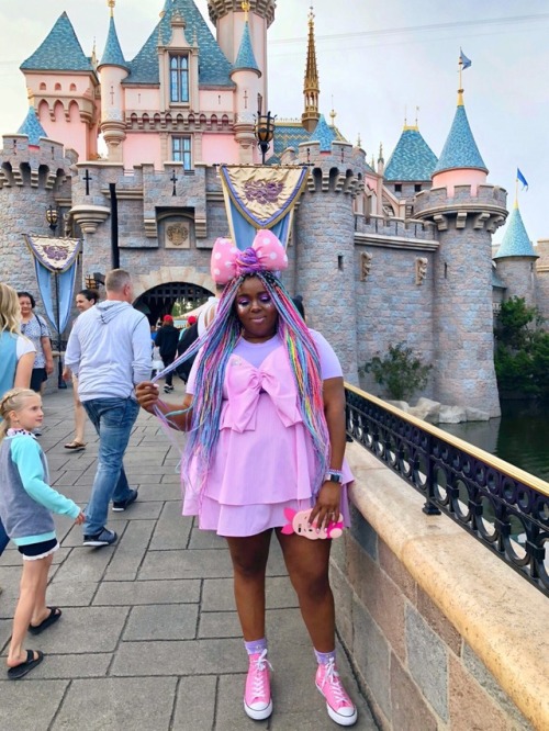 I feel like the world needs to see a Disney princess with unicorn braids and back fat ‍♀️
