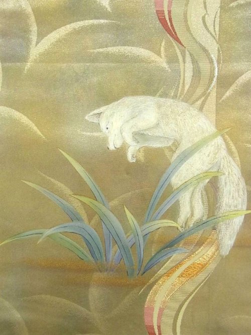 Leaping fox golden obi, available on Ichiroya. I don’t have the money for it, someone please g