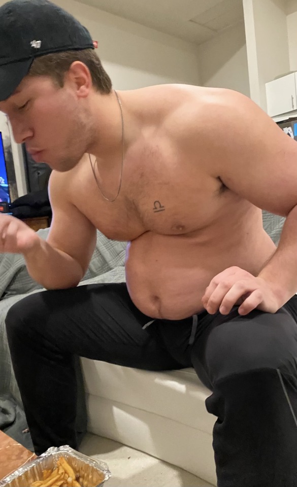 thic-as-thieves:Love making stuffing videos for y’all 🤤 he could barely move after this meal. Videos on our site later tonight! 😈 link in bio 