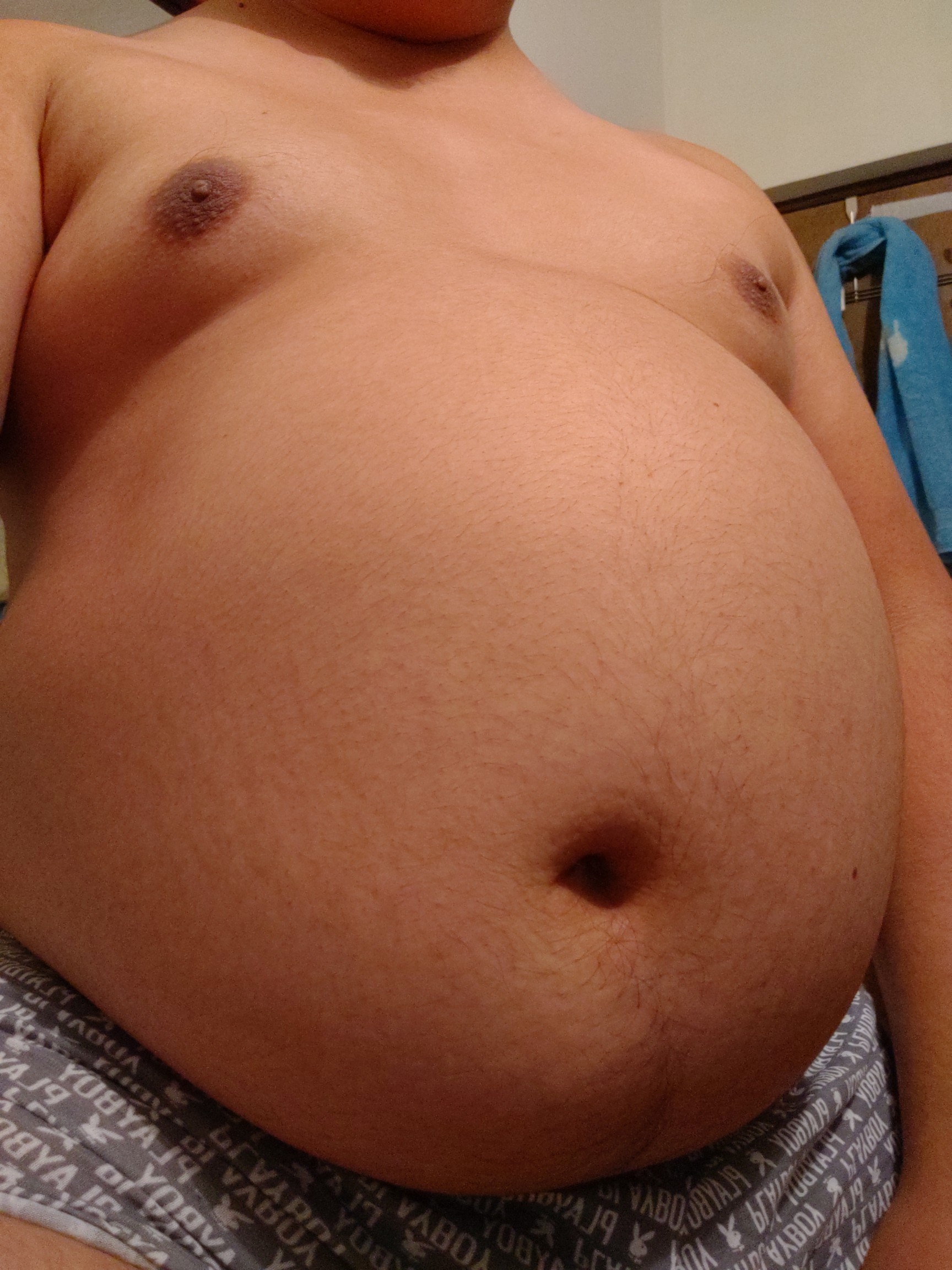 gainerburr:Belly filled with beer and boneless!!
