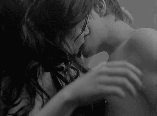 gosexypics:  Why and How Couples Kiss.. (9 Photos) 