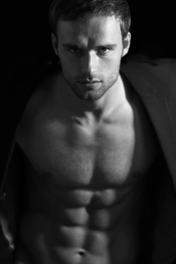 furrypty:  http://furrypty.tumblr.com/ – a blog to indulge your senses with the beauty of male shapes.