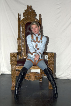 The Throne by derjorge 