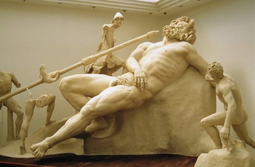 statuemania:Odysseus blinding Polyphemusmodel (first pic) & reconstruction, Original 2nd century