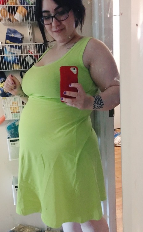 Porn pregnantpiggy:Too lazy and fat to wear any photos