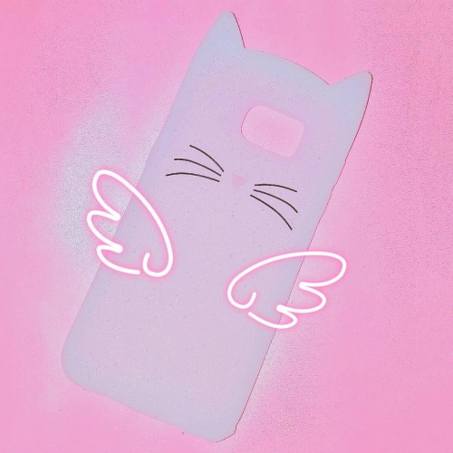 I wish you guys could see how sparkly this phone case really is!!..........#kawaii #pink #pastelpink