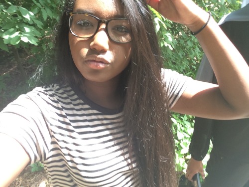 somalihottiee: so i had grad pics outdoors today