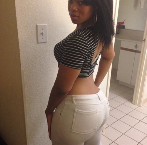 allthingsbootiful:  Thick Rihanna