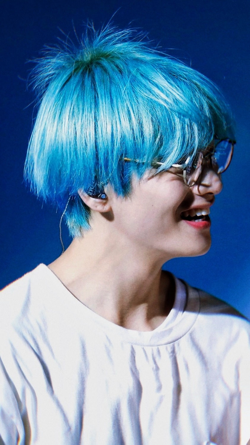 𝐚𝐥𝐥 𝐡𝐚𝐢𝐥 𝐭𝐡𝐞 𝐤𝐢𝐧𝐠𝐬 Bts V Blue Hair Lockscreens