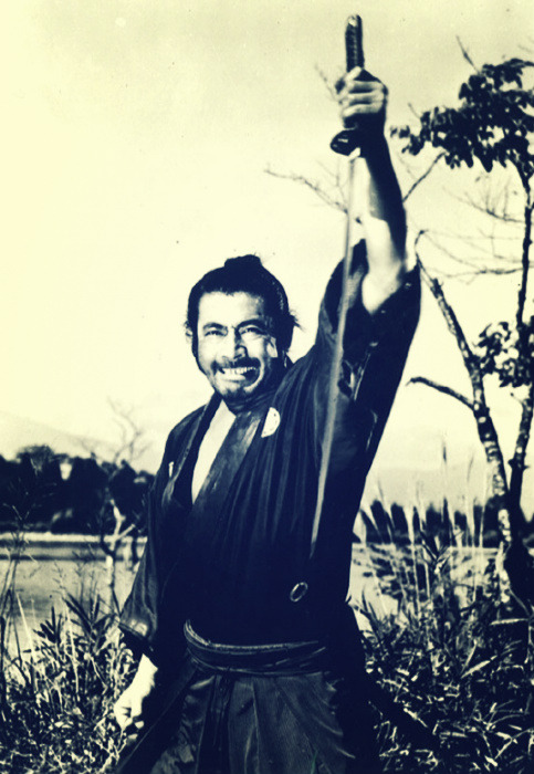 gunsandposes:  Toshiro Mifune in Yojimbo mode.