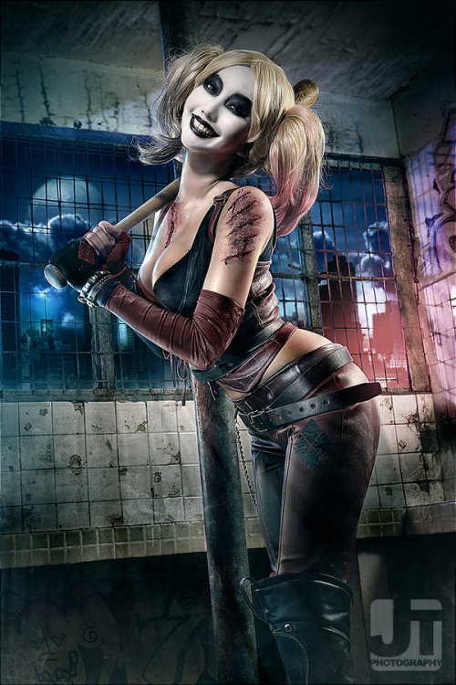 hotcosplaychicks:  Harley - Oh hello Darling! by BlackMageAlodia Follow us on Twitter - @hotcosplaychick