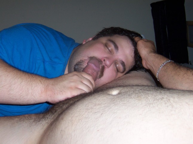 trunklegs:  biggerenamored:  This is how a chub sucks a big cook, I wish he was sucking