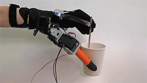 ravsy:  zerostatereflex:  7 Finger Robot  “The device, worn around one’s wrist, works essentially like two extra fingers adjacent to the pinky and thumb. The robot, which the researchers have dubbed "supernumerary robotic fingers,”