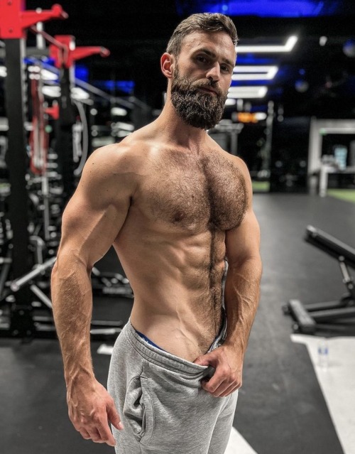 elnerdo19:Gorgeous Krispy Matt and his perfect sexy hairy chest! 🐺💚🤍💙💚💙🤍💚💙🤍