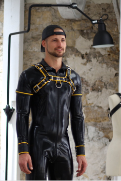 rubberskincz.tumblr.com post 170910773680