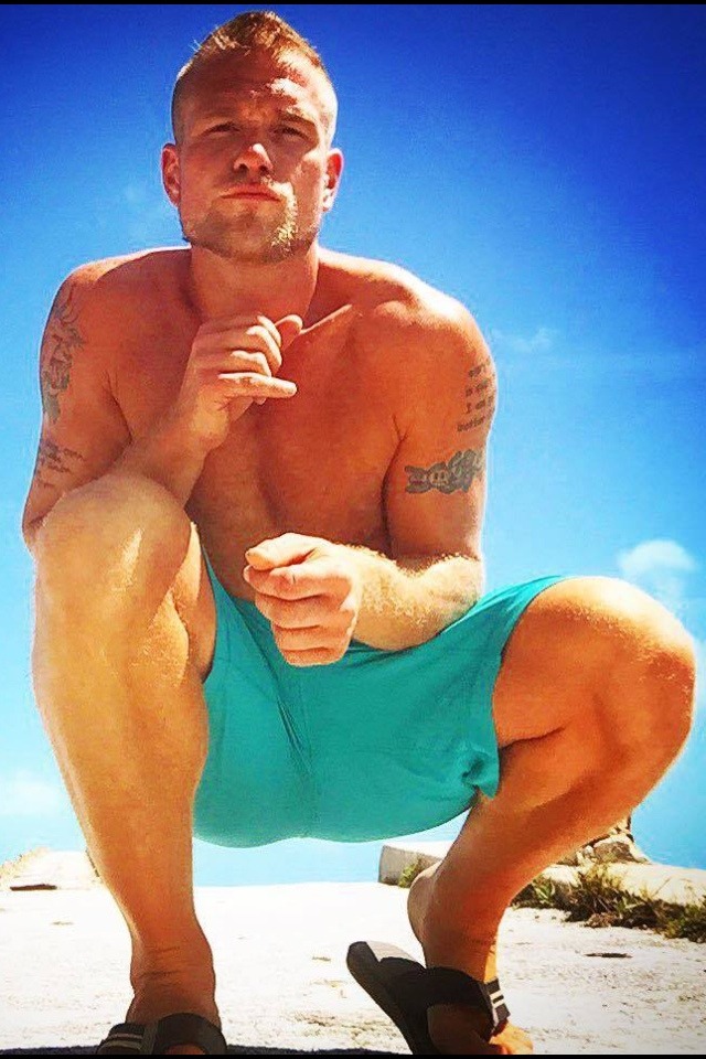 bigianh:  Possibly the only sexy picture to include flip-flops