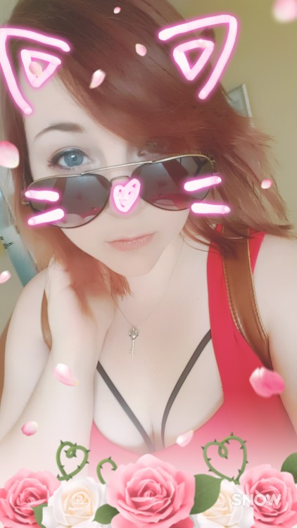 fallarbor-town:happy valentines day :3c  my dress has a heart in the back!! and the key on my neckla