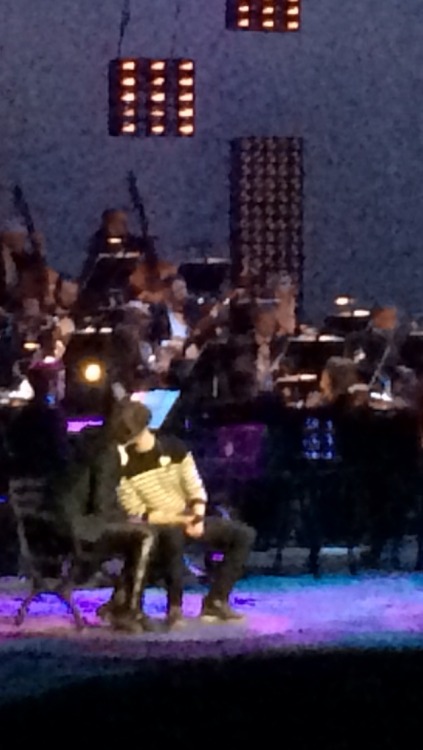 grave-dad: lobbygrl: EZRA KOENIG AND RUFUS WAINWRIGHT KISSED ON STAGE TONIGHT WHAT HOW HAVE I NEVER 