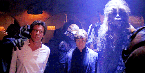 thedarkside-and-thelight:luke throws so much shade with his eyes - i love it
