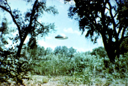 retroreverbs:  UFO photographed by Paul Villa (Albuquerque, 1963).