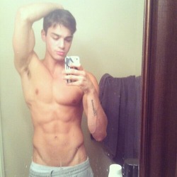 brodays:  Hot Self Pic Studs! Hundreds Of