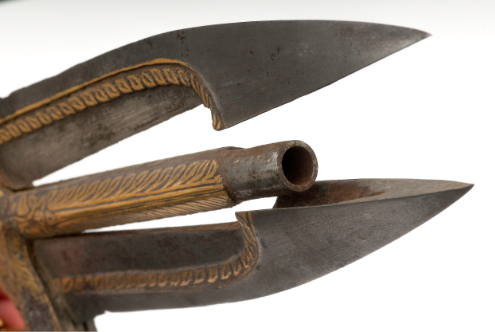 peashooter85:  A katar dagger from India, the blade of which opens to reveal a pistol.