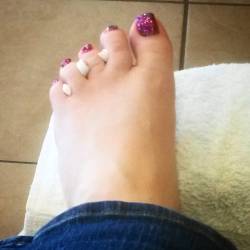 Pedicure in progress!!! #aliceinbondageland #goddess #goddessworship #selfie #sexy #sexygram #feet #footfetish #foot #pedicure #pampering #salon #glitter