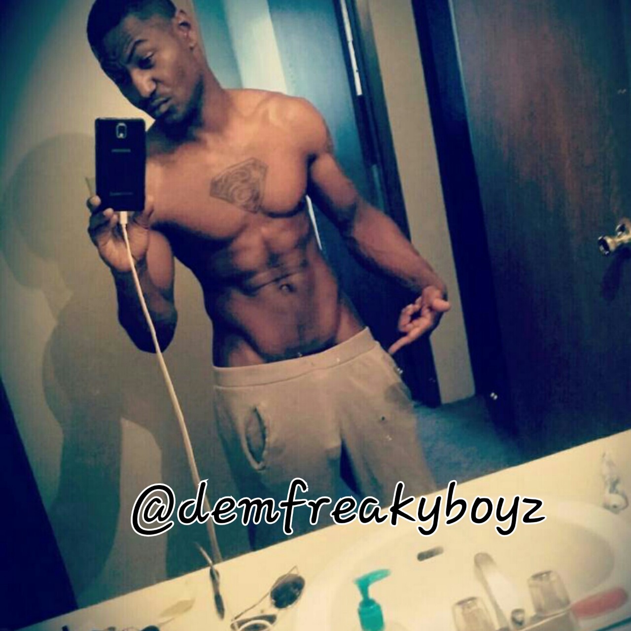 demfreakyboyz:  Bottom thug