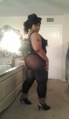 iluvbbwass:  Not my momma vol.2 Iluvbbwass@tumblr.com  Oh yeah&hellip;thick and sexy&hellip;