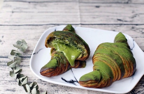 Sunday breakfast sorted? Gooey matcha croissants dusted with even more matcha. For the serious match