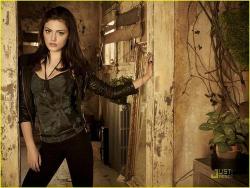 loganatica:  phoebe tonkin | Tumblr en We Heart It. http://weheartit.com/entry/43099921/via/lovelessoul 