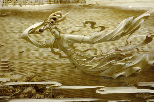 renecampbellart:thedesigndome:Unbelievably Detailed Wooden Sculptures Brought To Life  By Tradi