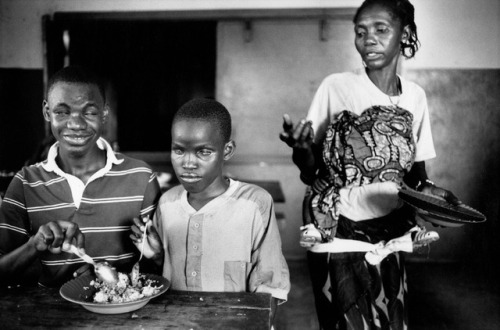 seethroughhue: Tim Hetherington SIERRA LEONE. (1999) Blind of Sierra Leone.