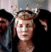 jeanoflochiel:costume series: medieval fashion in period drama →  crowns and coronetsCrowns were per